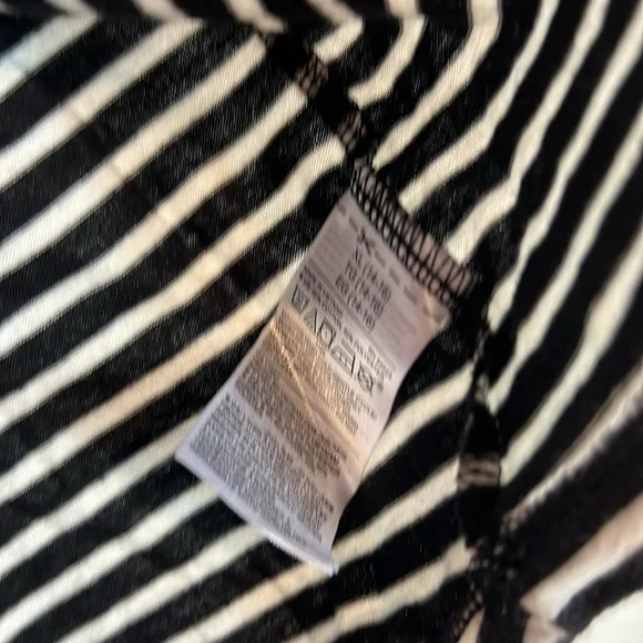 Girls Old Navy Black and White Striped Tee - Picture 3 of 4